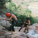Rapel en la Cascada La Milagrosa, Gran Sabana, Venezuela.